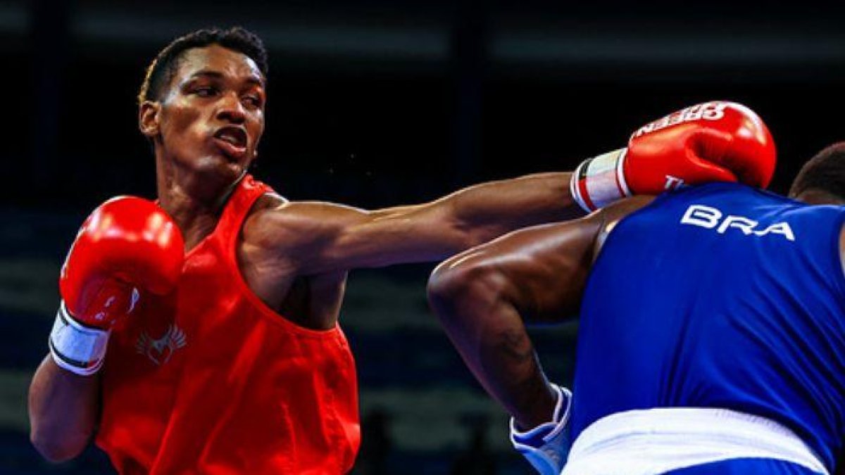 En marzo pasado, Carlos Mina (i) participó en el Campeonato Continental de Boxeo.