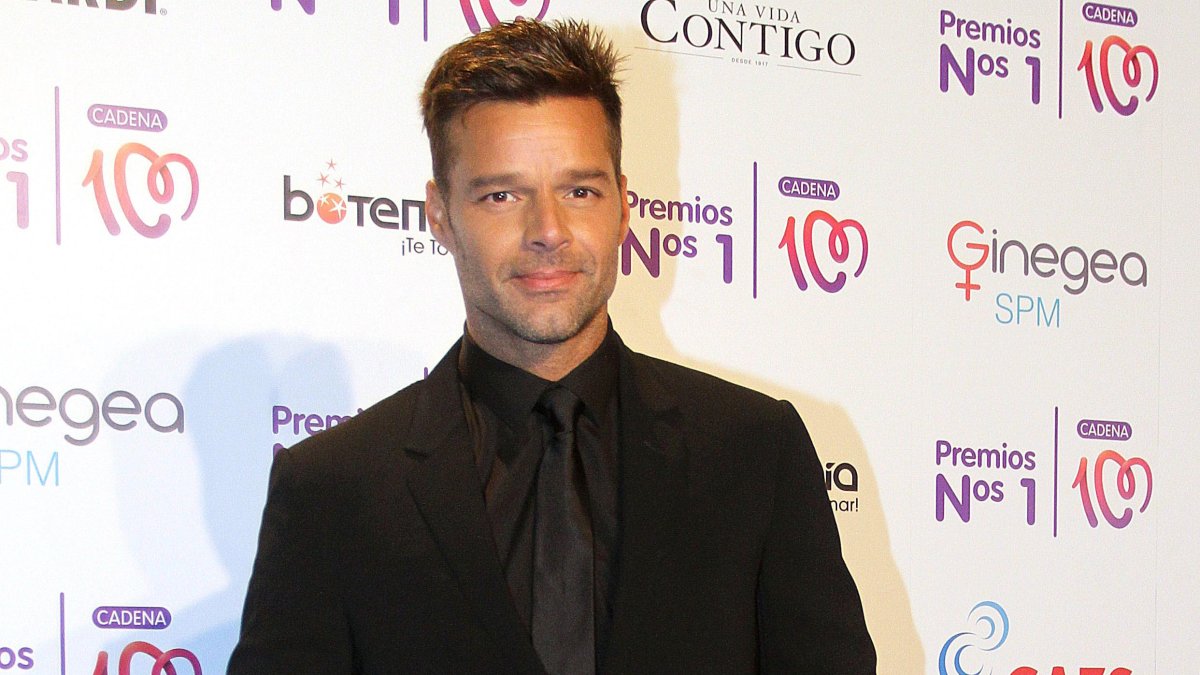 Este lanzamiento se da paralelamente con las nominaciones de Martin a la próxima edición de los Latin American Music Awards.