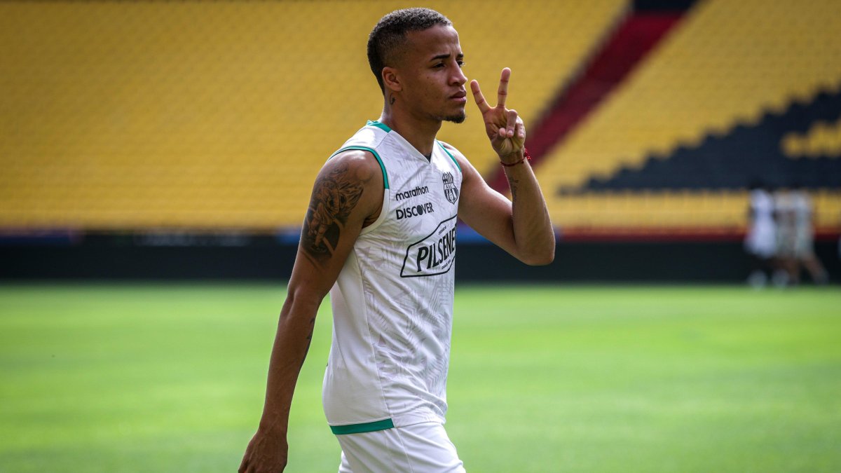 Byron Castillo volvió a estar con sus compañeros.