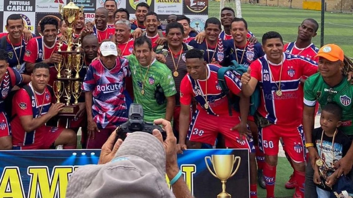 Armaron un equipazo que bien pueden jugar en la segunda categoría del Guayas.