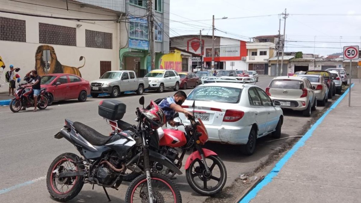 Las autoridades del cantón Esmeraldas van a controlar el uso de motocicletas, en aras de brindar más seguridad ciudadana.