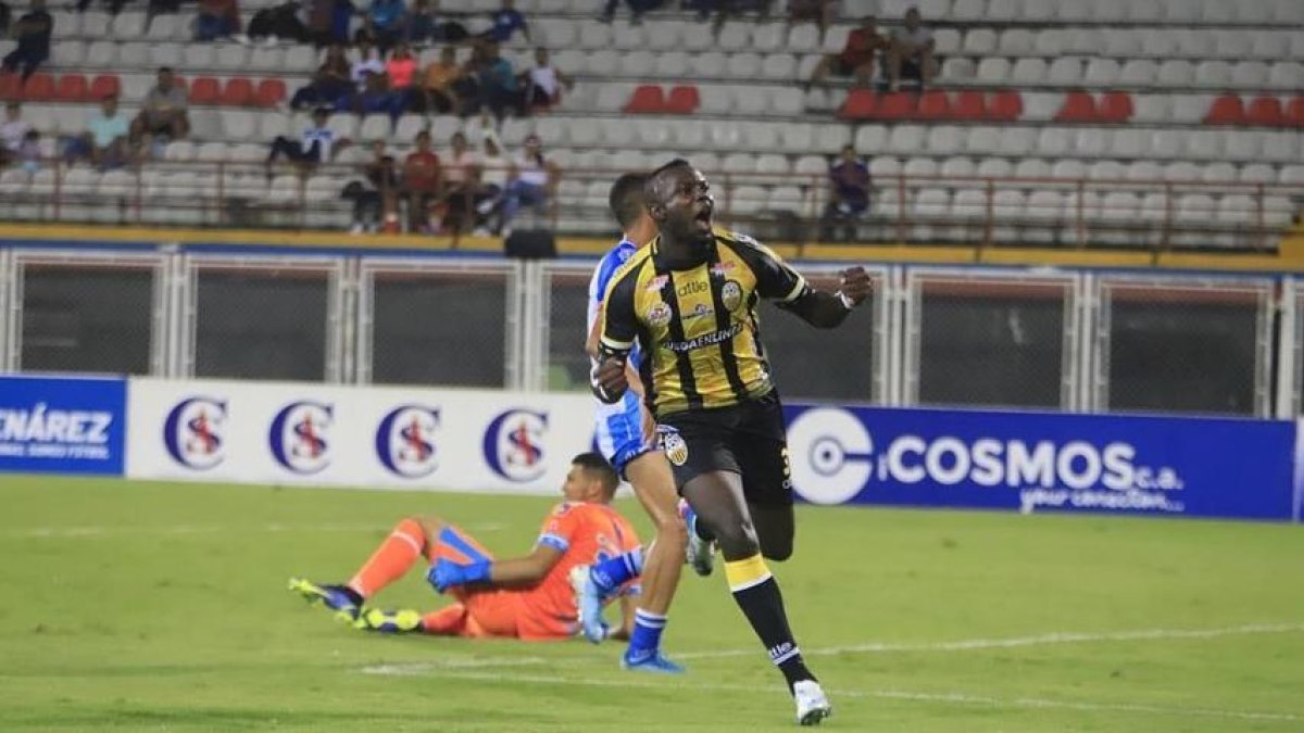 Renny Simisterra lleva cuatro goles con el Deportivo Táchira de Venezuela.