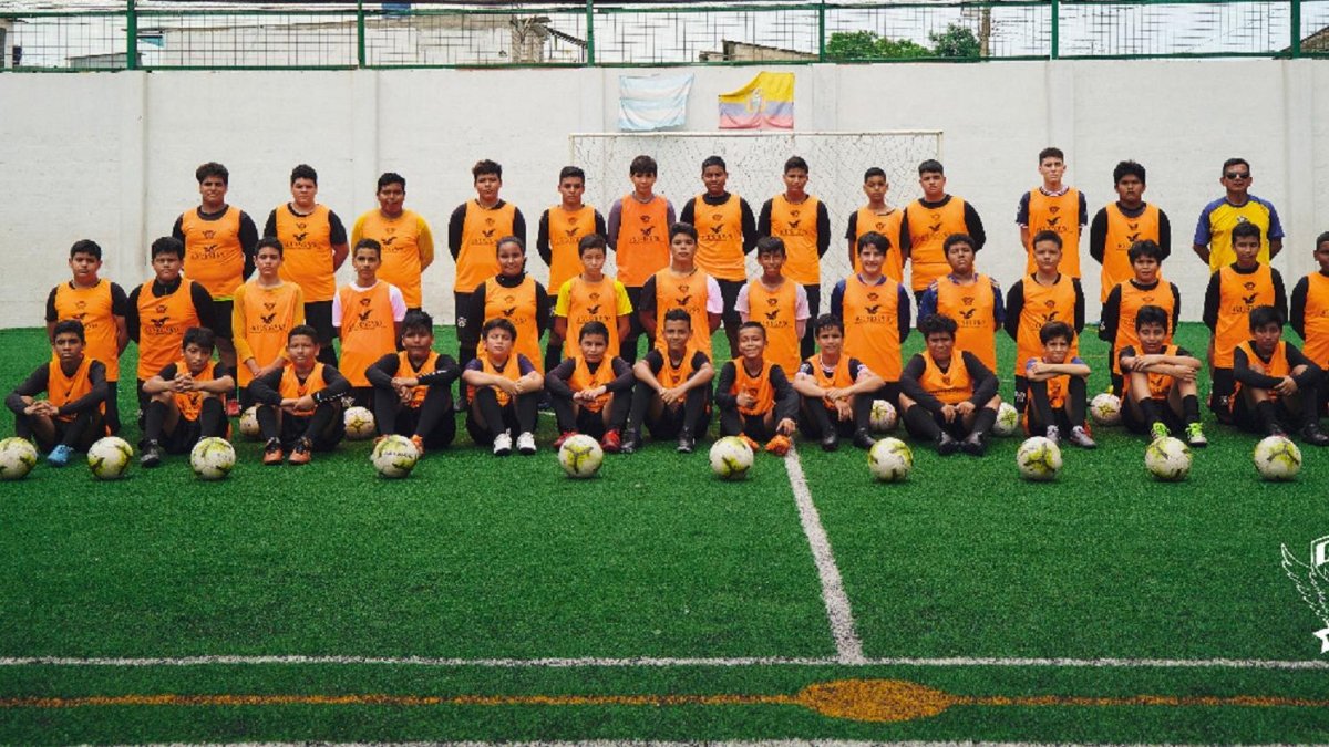 Astillero FC nuevo equipo de Guayaquil que tiene varias categorías y un equipo para segunda categoría.