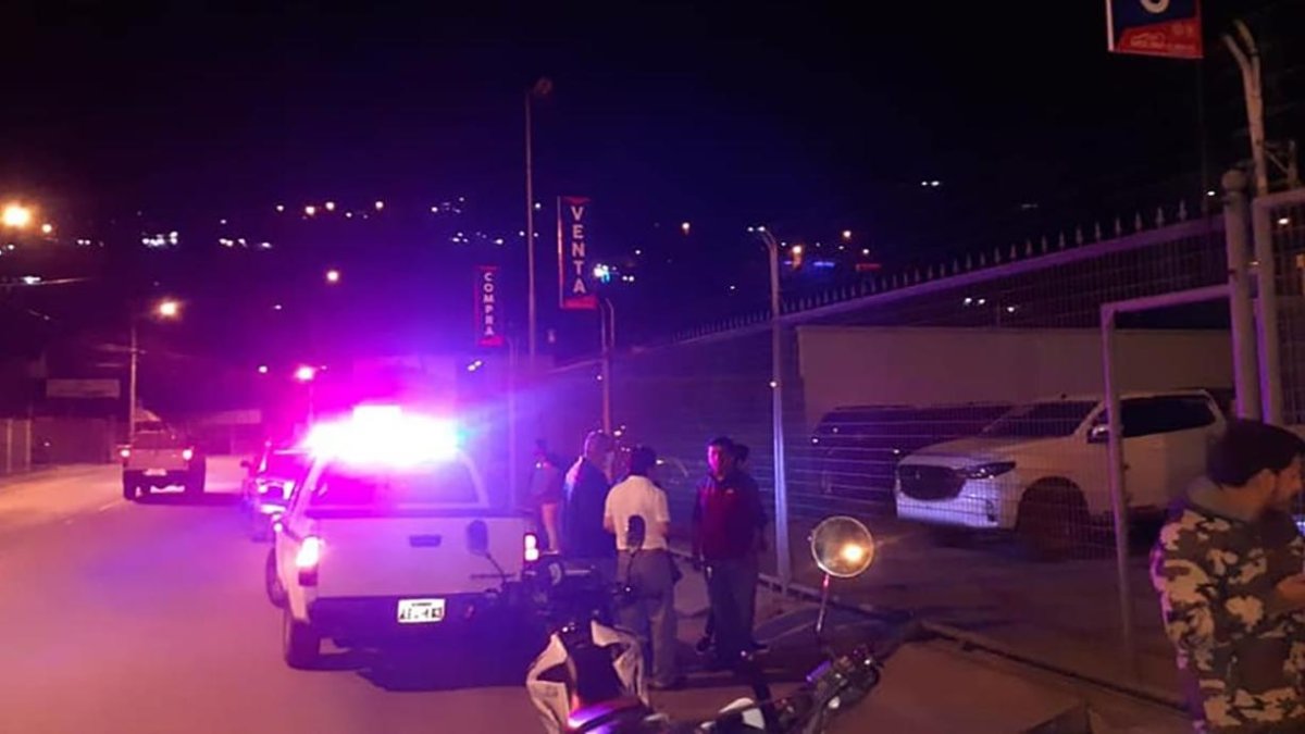 La Policía llegó al establecimiento afectado para conocer los pormenores del atraco.