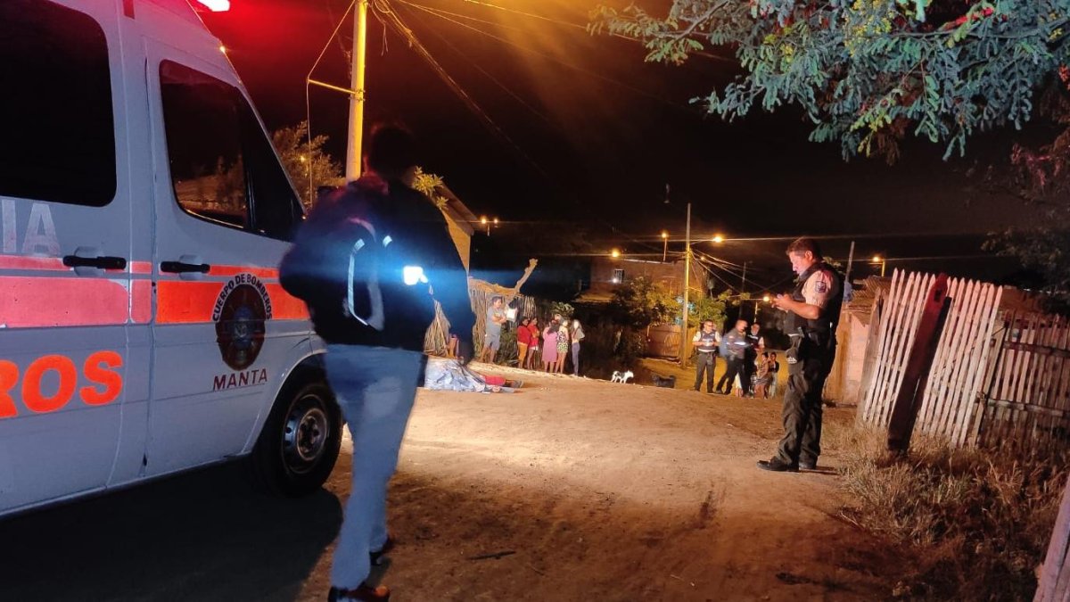 En una superficie de tierra quedó el cuerpo sin vida de Oswaldo Cedeño.