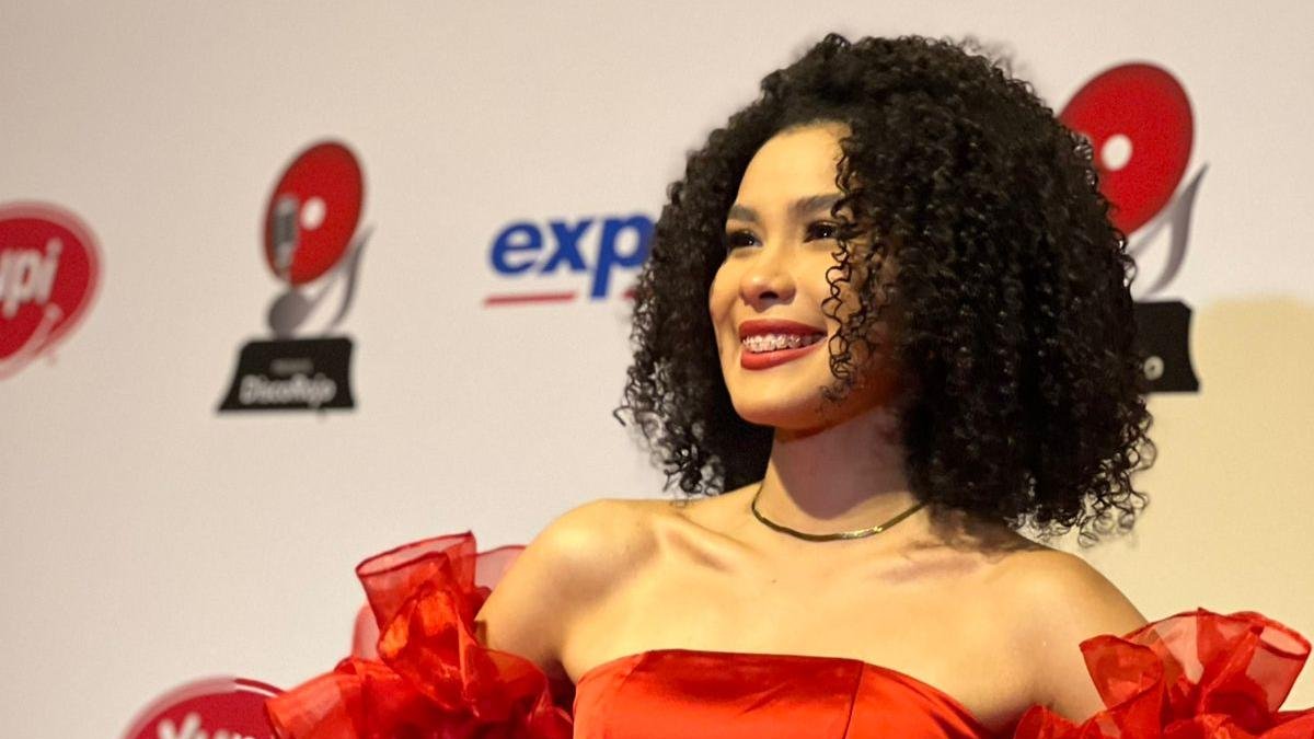 Los artistas lucieron sus mejores trajes para la gala que reconoce a lo mejor de la música nacional.