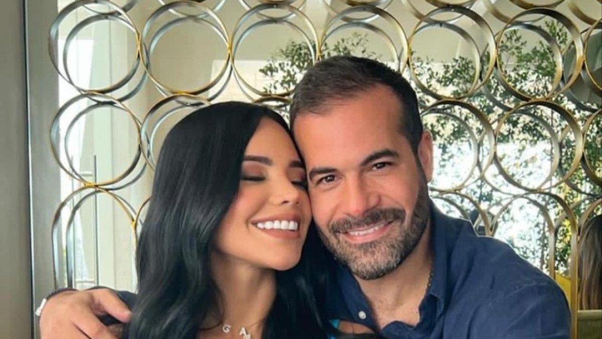 La joven comparte fotos con el empresario en sus redes sociales.