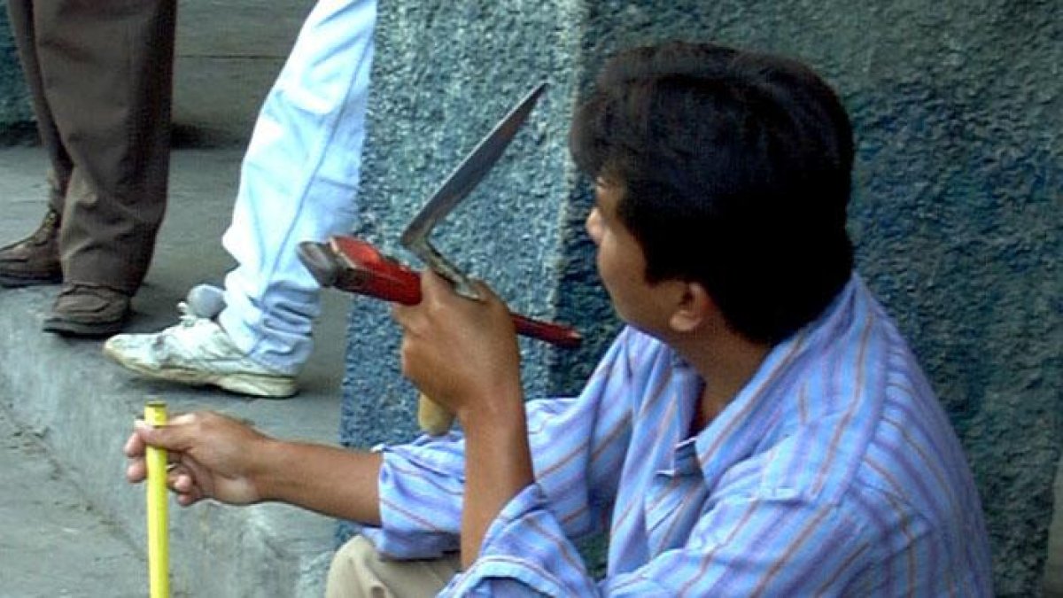 Quienes no tienen 'camello' buscan la forma de ganarse el sustento con 'cachuelos', que no son constantes.