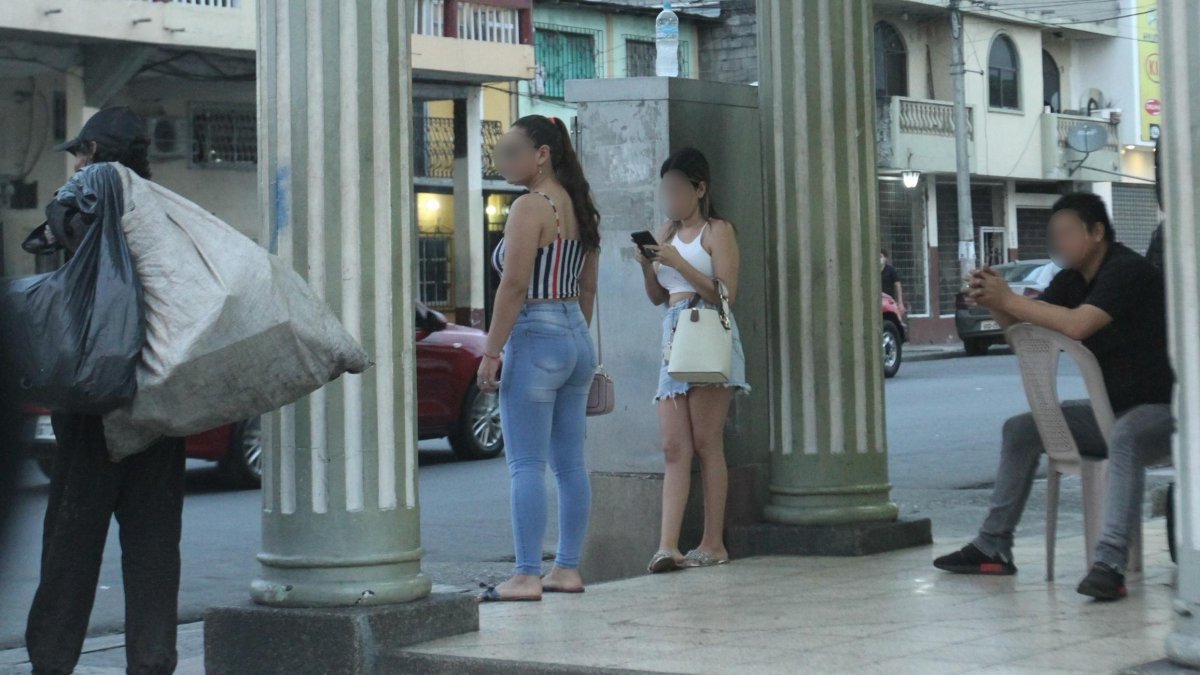 Las sexoservidoras que se ubican en la 17 tienen el ‘permiso’ de las más antiguas. Sin esa aprobación cualquiera no puede hacerlo.