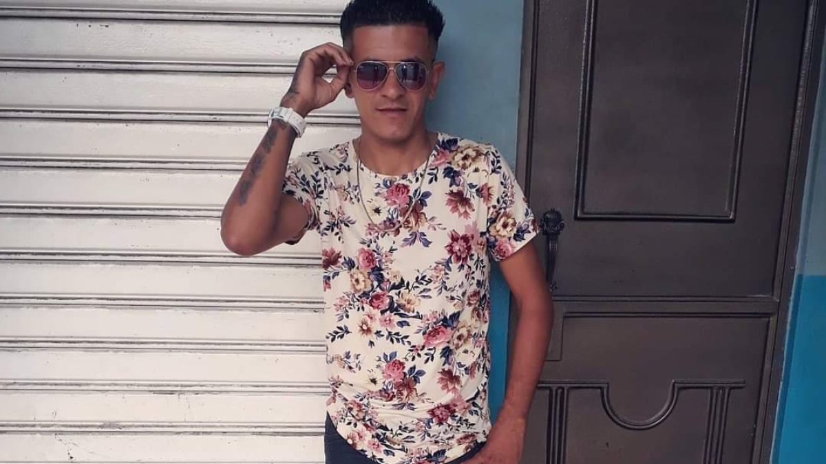 Ufredo Barros es bailarín y tenía una academia en Naranjito.