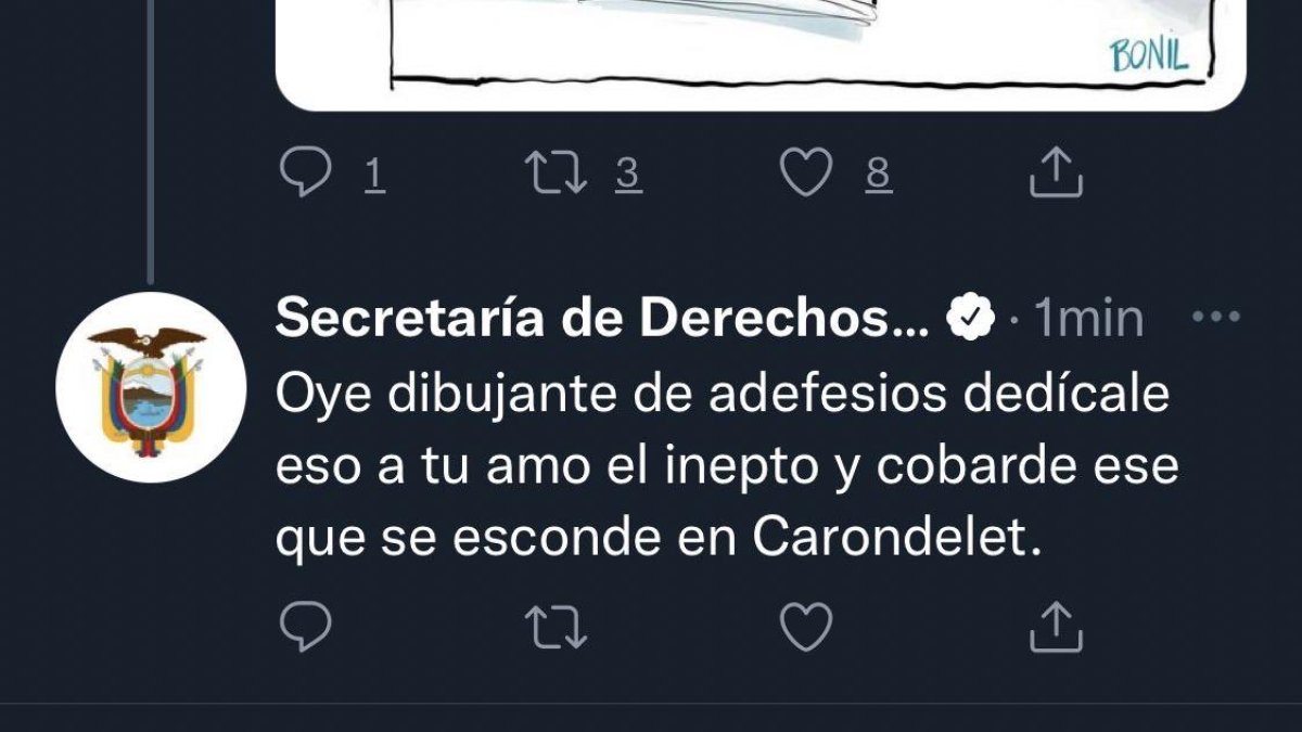 En Twitter, la cartera de Estado asegura haber sido hackeada.
