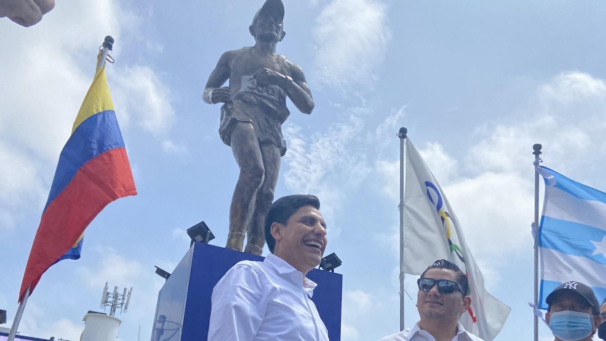Jefferson Pérez y Roberto Ibáñez, presidente de Fedeguayas.