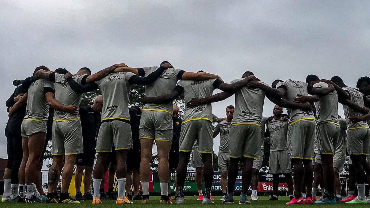 Barcelona y una oración antes del entrenamiento.