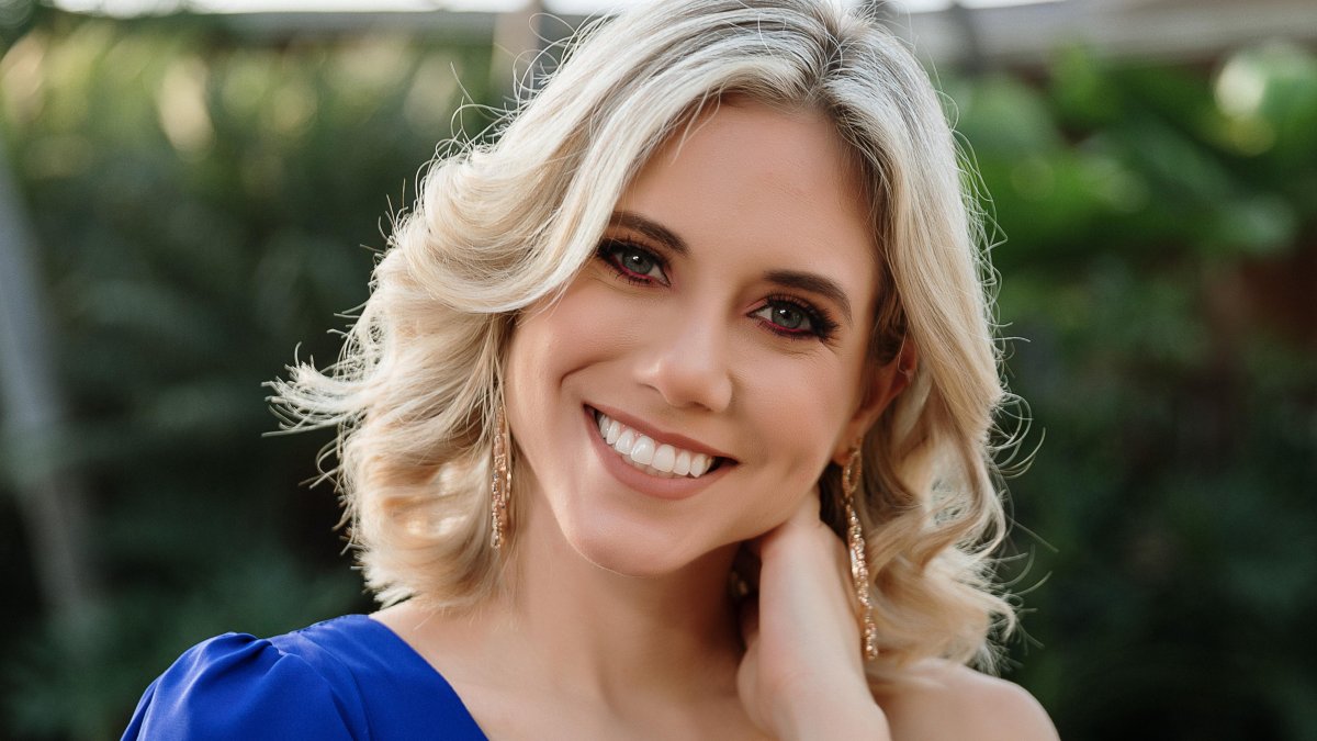 Karine, tiene 24 años y es modelo profesional. Estudia psicología.