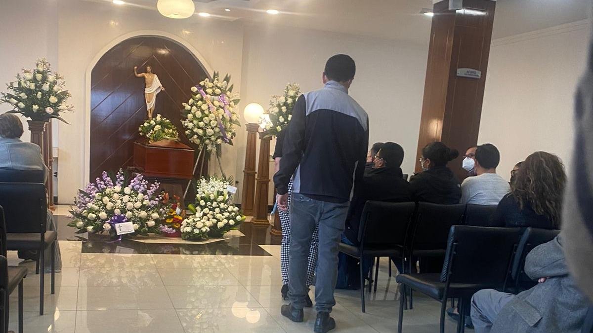 El velorio de Alexandra Duque se realiza en el norte de Quito.