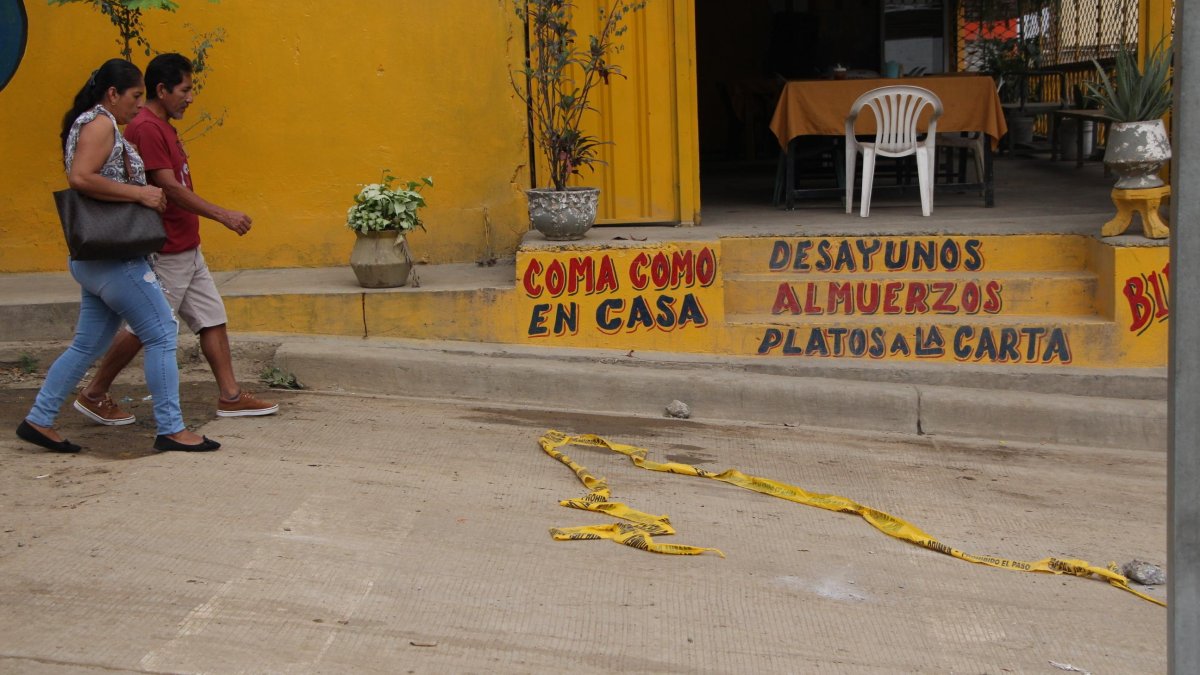 Familiares del psicólogo Alexander Suárez llegaron a la morgue para retirar su cadáver.