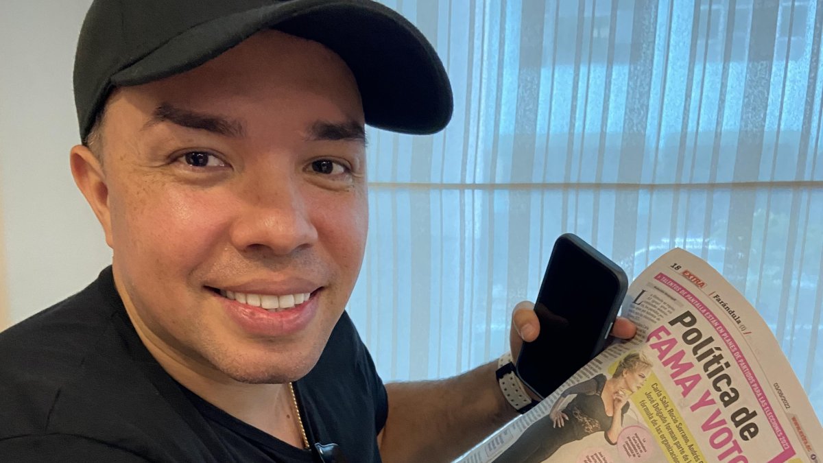 Alex Zurdo, cantante que con sus letras le da la gloria a Dios.