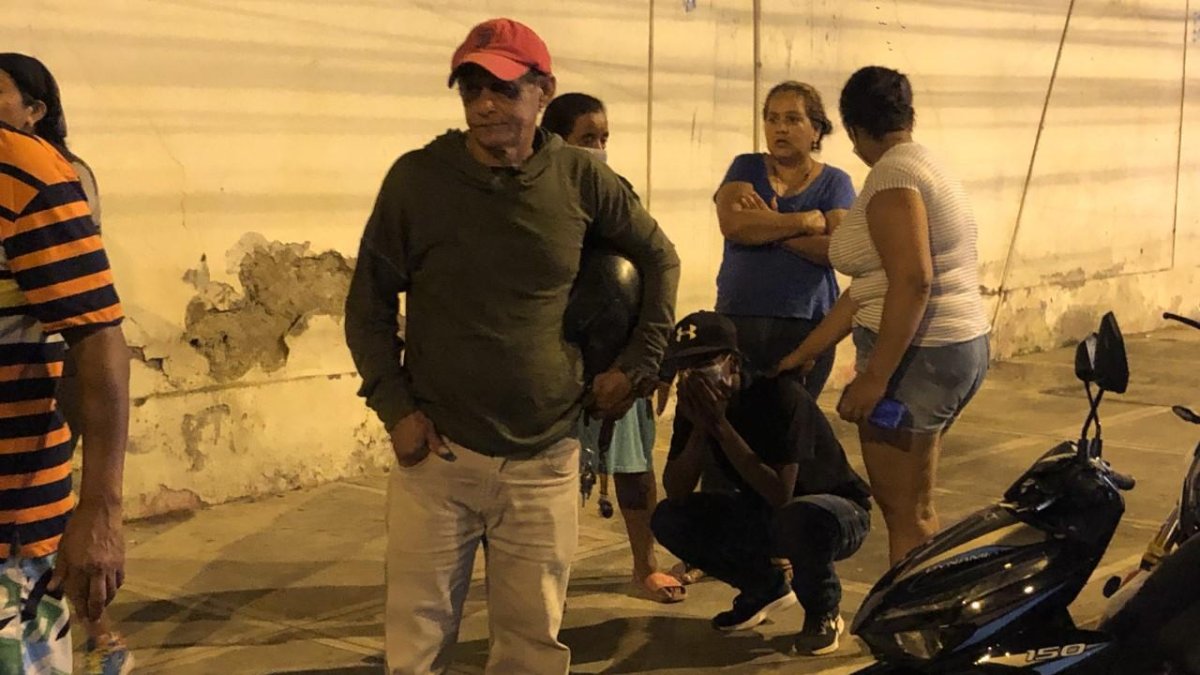 El dolor de la familia de Alva Sisiinia Castro se agudizó, en medio de los trámites mortuorios.