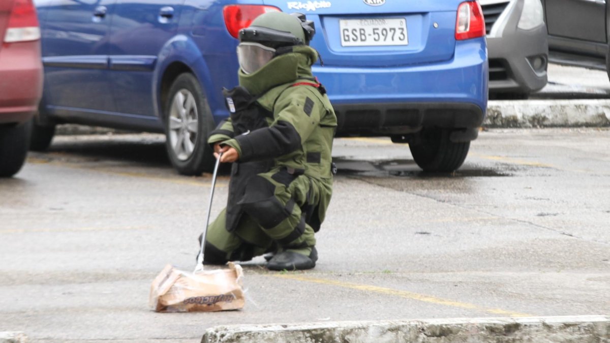 Este año, los policías especializados en explosivos han tenido harto ‘camello’.