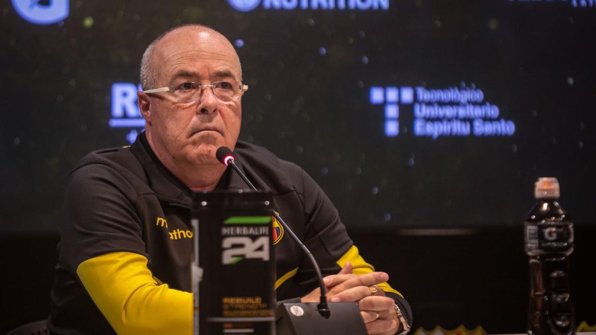 De mutuo acuerdo, el club canario y el técnico argentino dieron por terminado el contrato