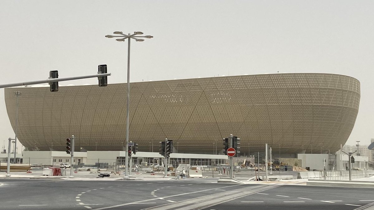 Esta belleza es el estadio ícono Lusail, es el más grande del Mundial Catar 2022. Aquí se jugará la final. Tiene una capacidad para 80.000 personas. 