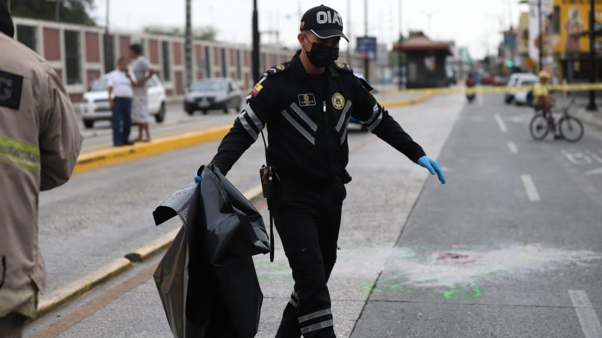 Dos de las víctimas iban en una motocicleta. La otra persona viajaba en un vehículo.