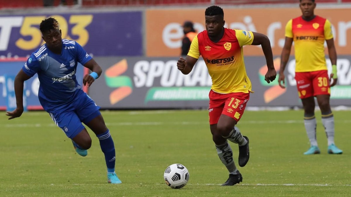 Aucas y Emelec se enfrentan por LigaPro.