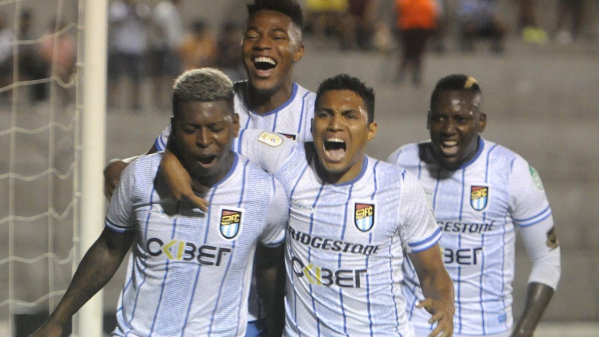 Gabriel Cortez y Jefferson Montero y una jugada de indor fútbol para el primer gol de la Turbina.