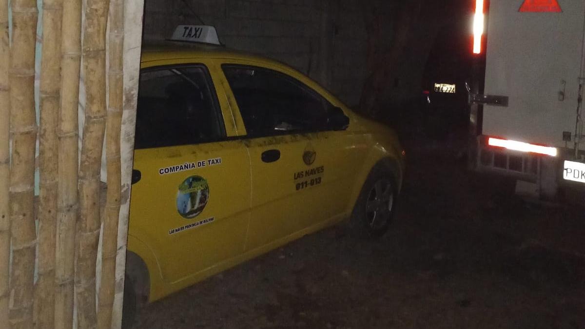 Los policías no fueron detenidos, pero están siendo investigados. Tres vehículos fueron hallados en su poder.