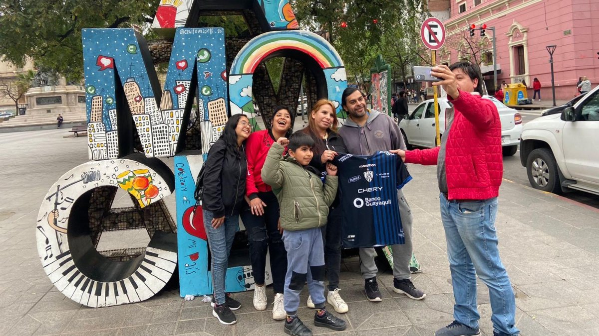 Una familia cordobesa se alista para recibir y alentar a Independiente del Valle.