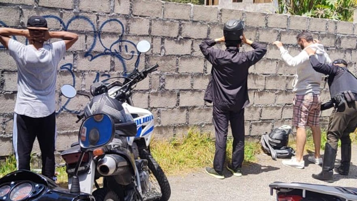 Armas blancas y libadores se ha retirado en mayor cantidad de las calles por operativo ‘Rayo Interandino’ contra la inseguridad en Tungurahua.