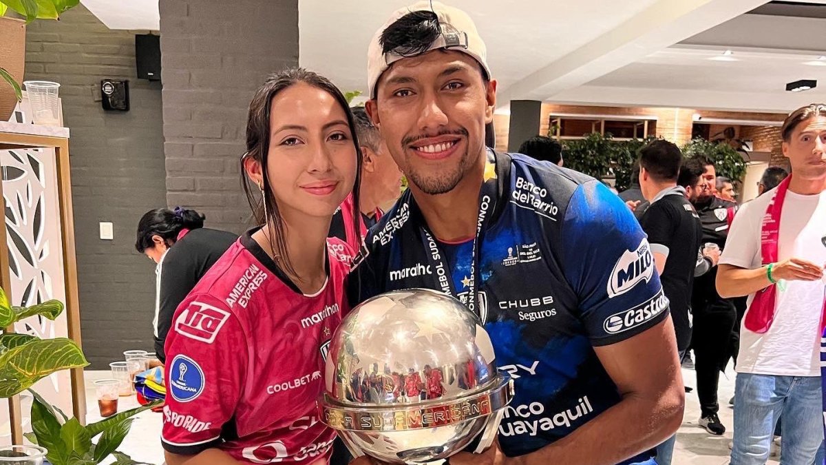 Luis Segovia celebró junto a su pareja Francys Muriel.