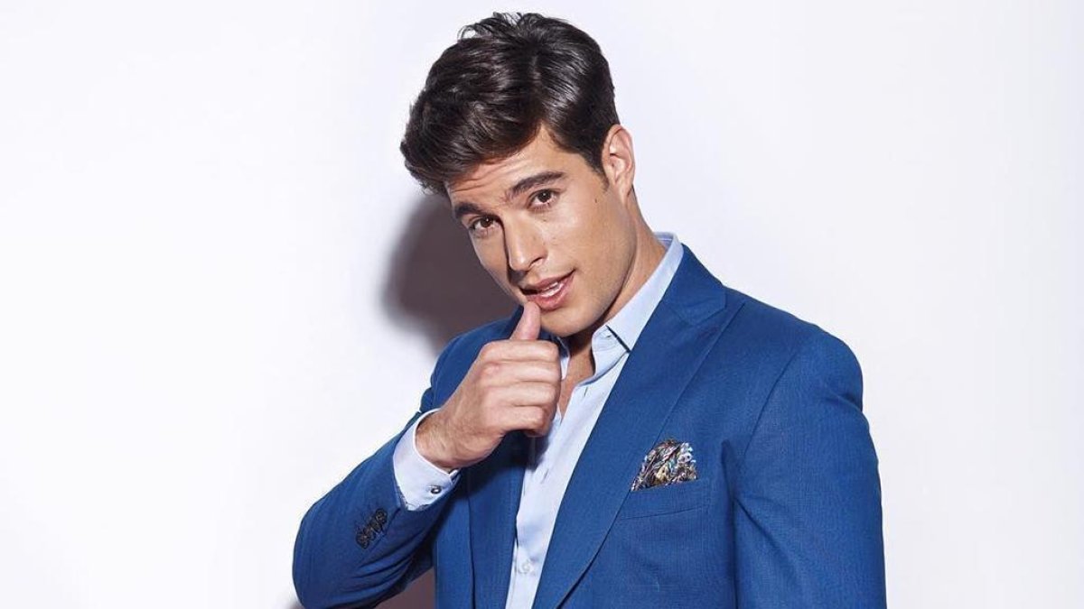 Danilo Xavier Carrera Huerta, más conocido como Danilo Carrera, es un actor, presentador, modelo y futbolista ecuatoriano.