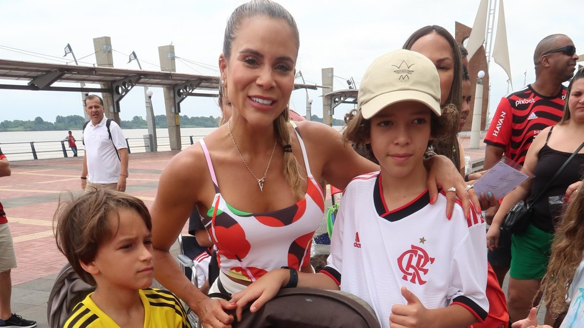 Bruna Ribas da Cunha, esposa de Diego Ribas, con sus hijos Leticia, David y Mateo.