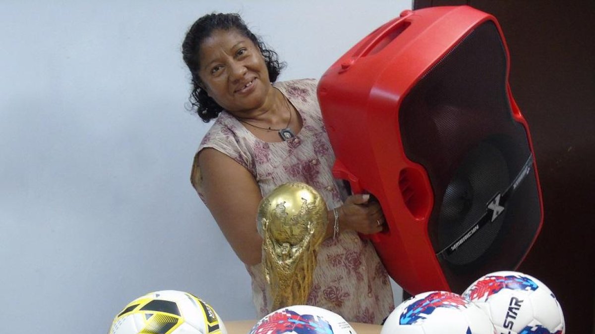 Sin ‘paro’ alguno, Inés Vera agarró su premio y se lo llevó para el suburbio de Guayaquil, donde vive.