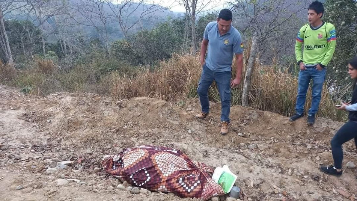 La sábana que envolvía el cuerpo había sido amarrada en sus puntas.