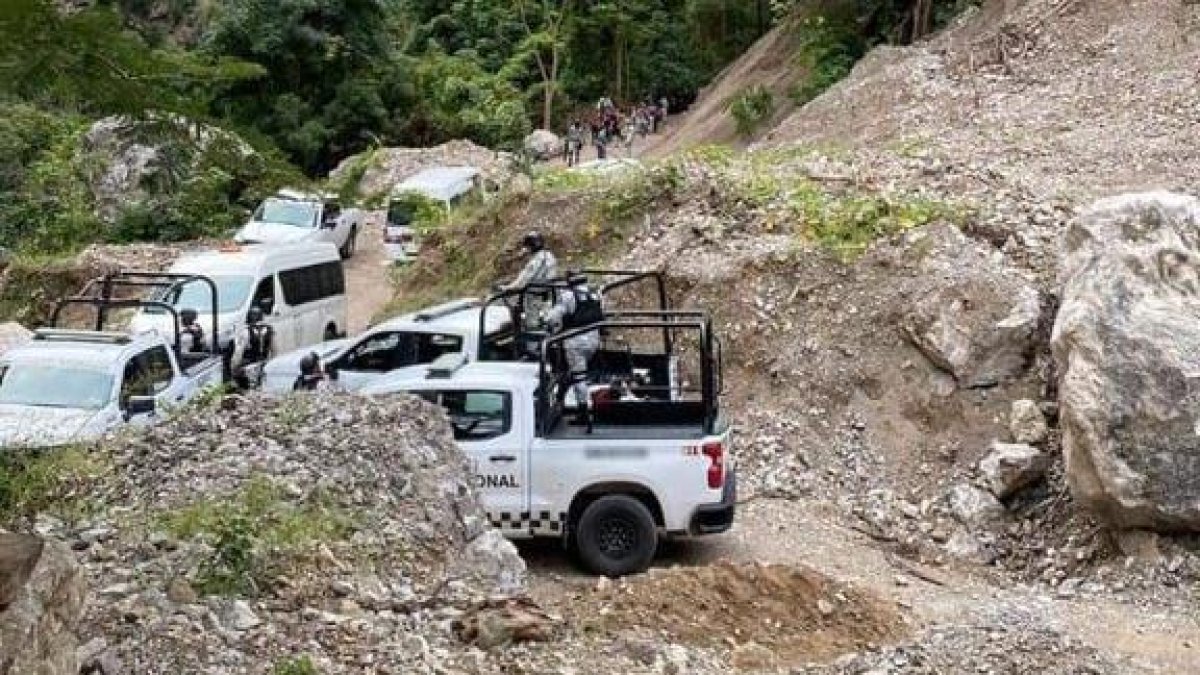 Agentes de la Guardia Nacional (GN) y del Instituto Nacional de Migración (INM) ubicaron a los viajeros irregulares.