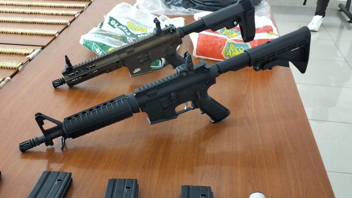 El armamento se encontraba en el refugio #1 de la referida base naval.