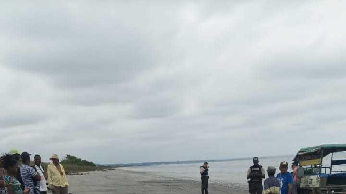 Los cuerpos fueron vistos en la playa de la parroquia Santa Lucía.