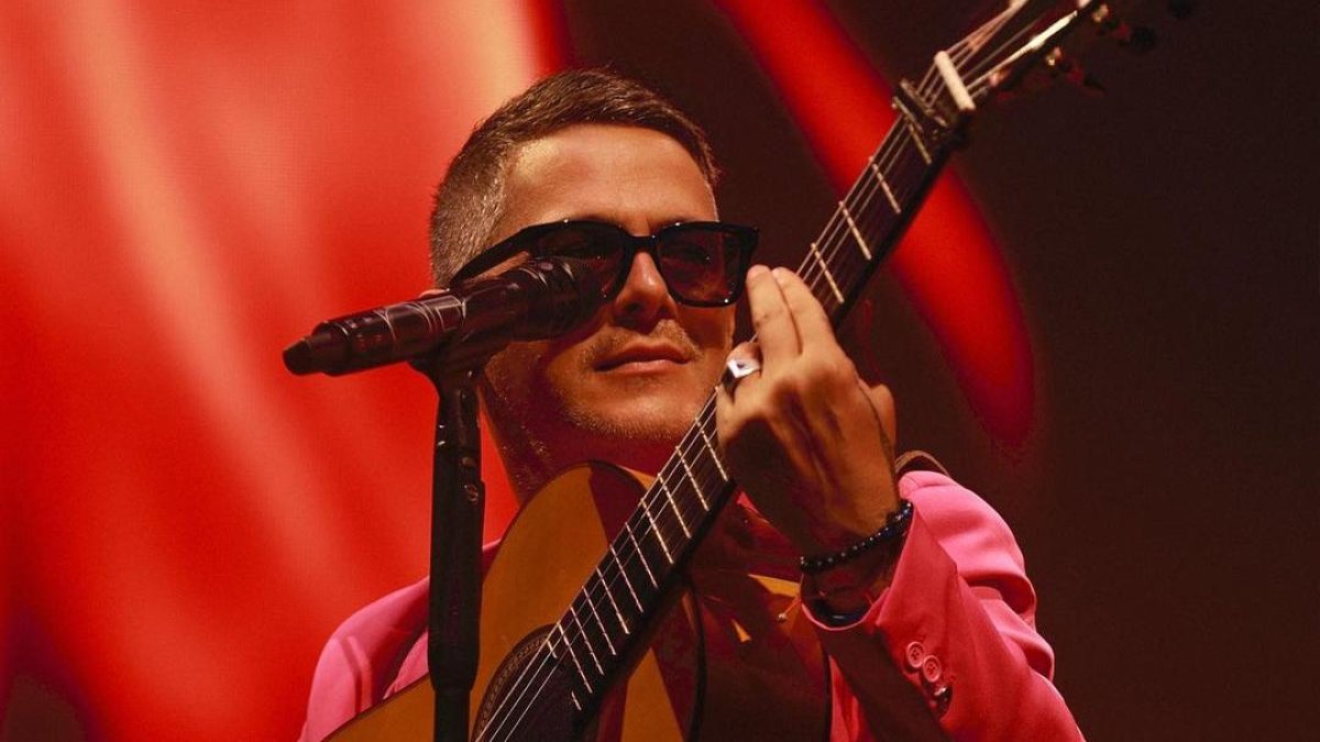 El artista español había anunciado ya hace unas semanas que haría un tour por España.