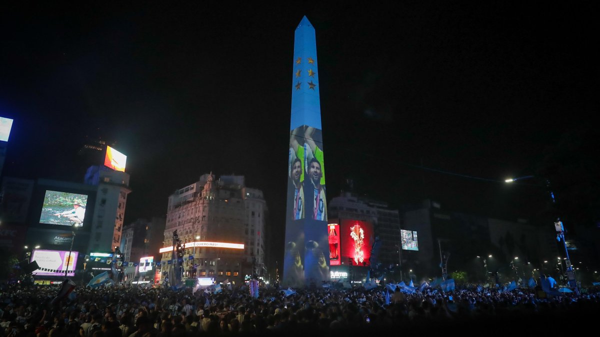 El famoso Obelisco de Buenos Aires, es el lugar de la fiesta de los campeones del mundo.
