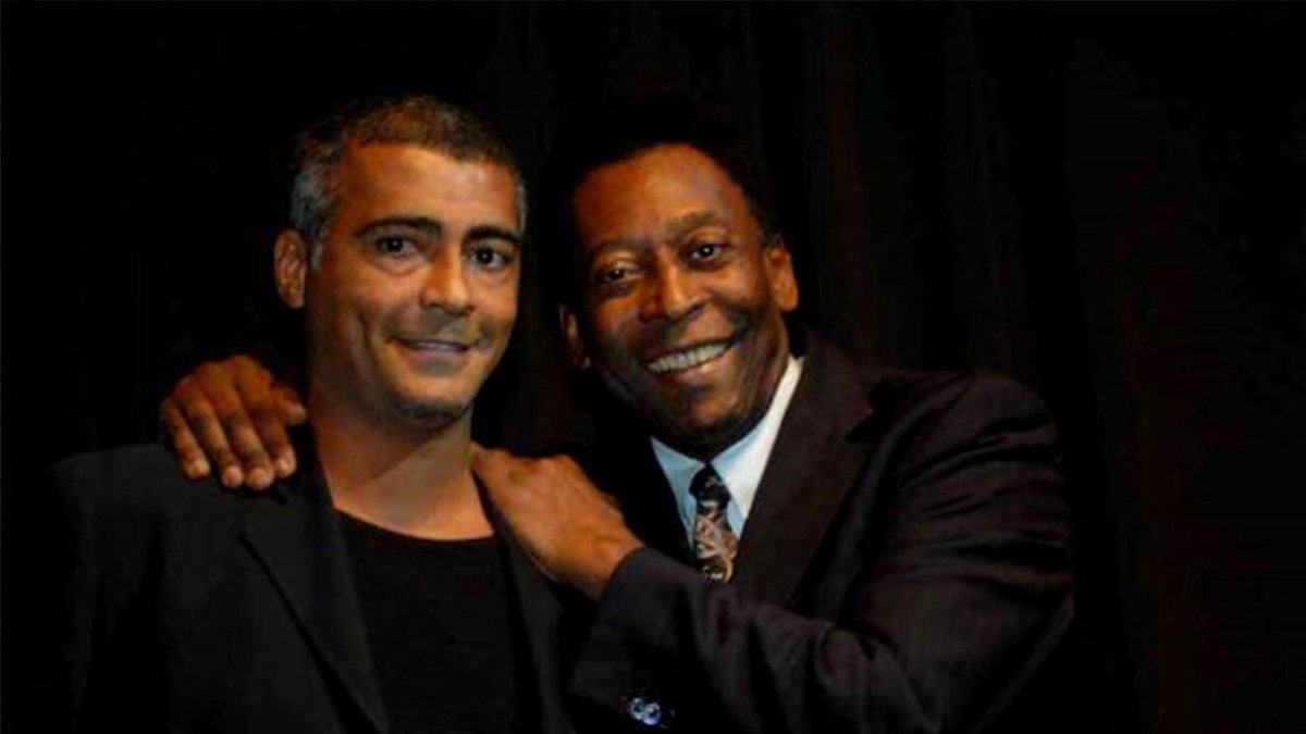 Romario (i) se distanció de Pelé por críticas que recibió de 'O Rei' por sus comportamientos fuera de la cancha.