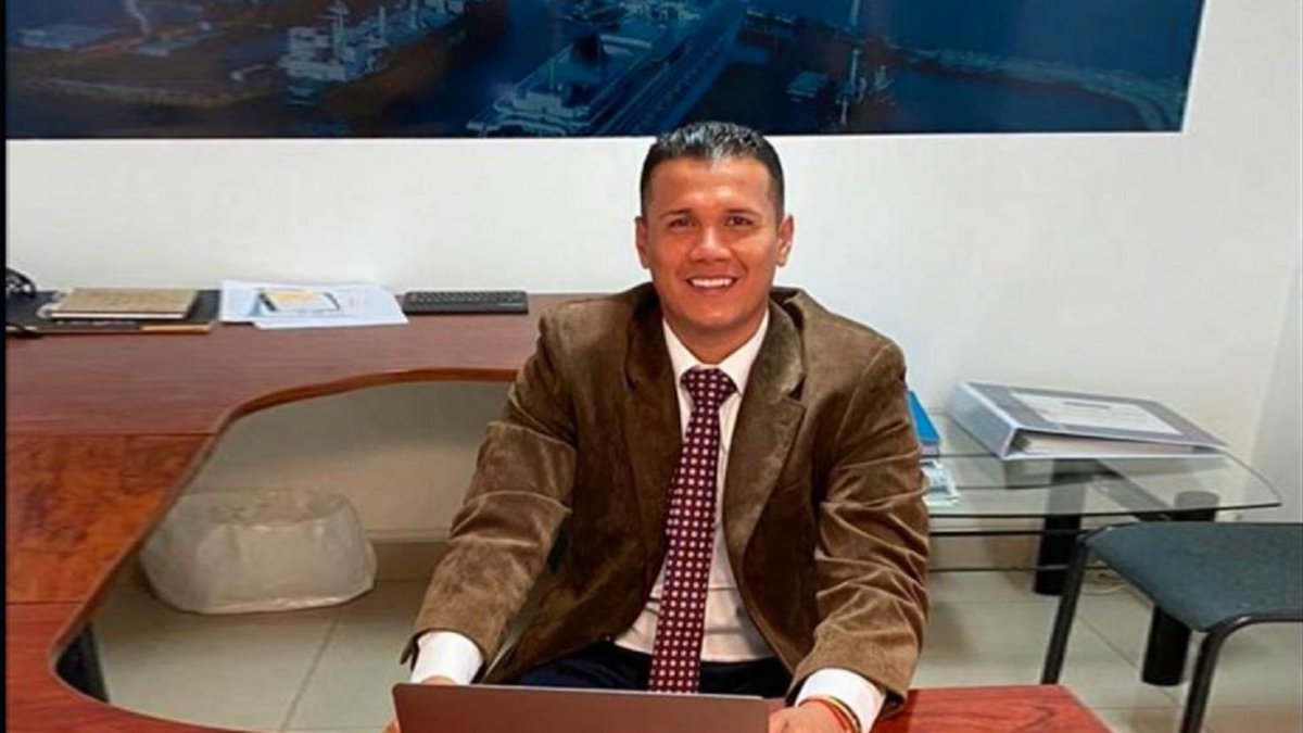 Medio año antes de su asesinato, Jorge Luis Zambrano se graduó de abogado.