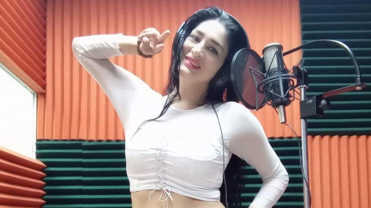 Sufre de desmayos constantes y por eso evita pasar sola. Trata de alimentarse bien.