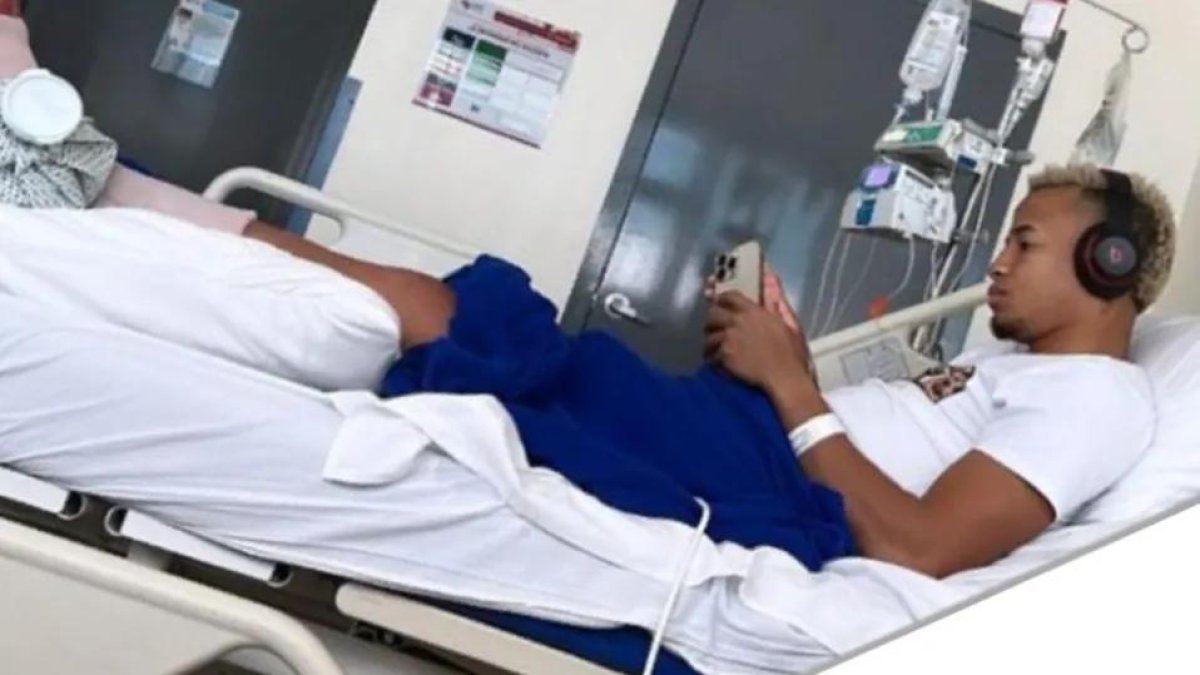 El tricolor Byron Castillo fue operado con éxito de una lesión el tobillo izquierdo. Tendrá dos meses de recuperación.