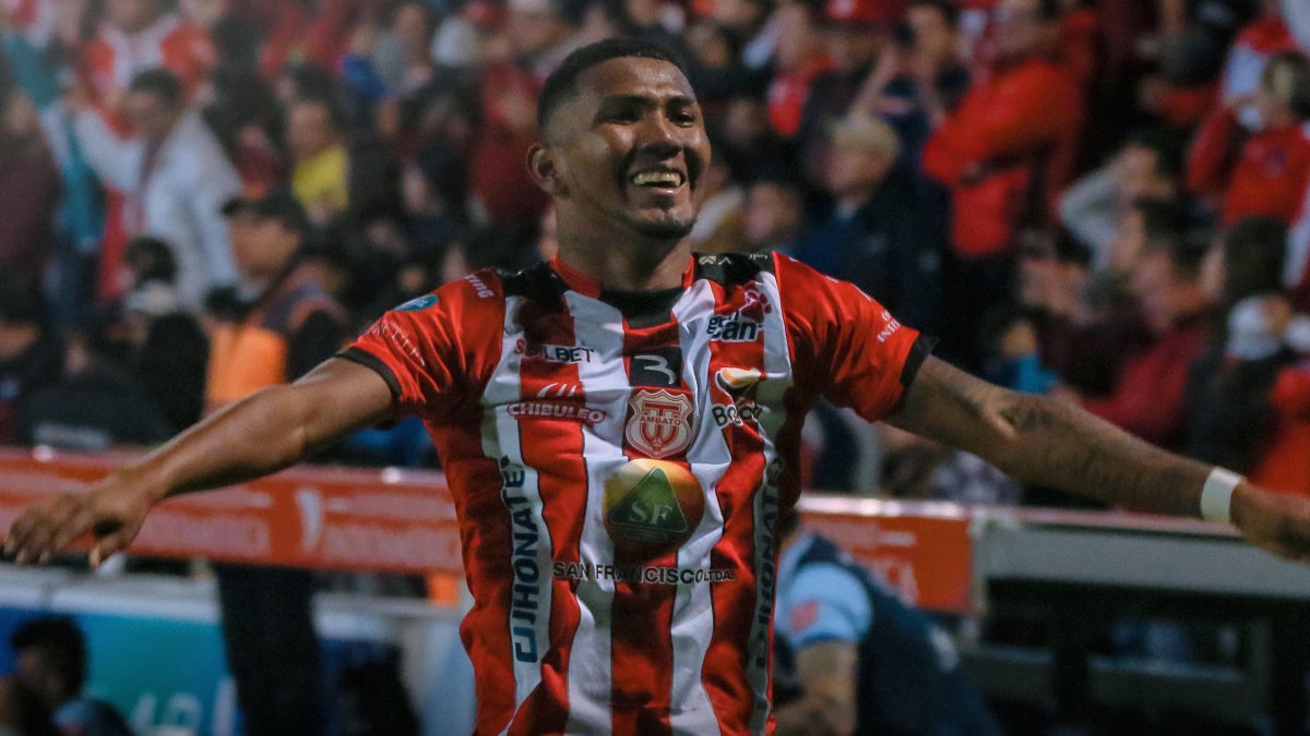 Luis Estupiñán jugador del Técnico Universitario de Ambato.