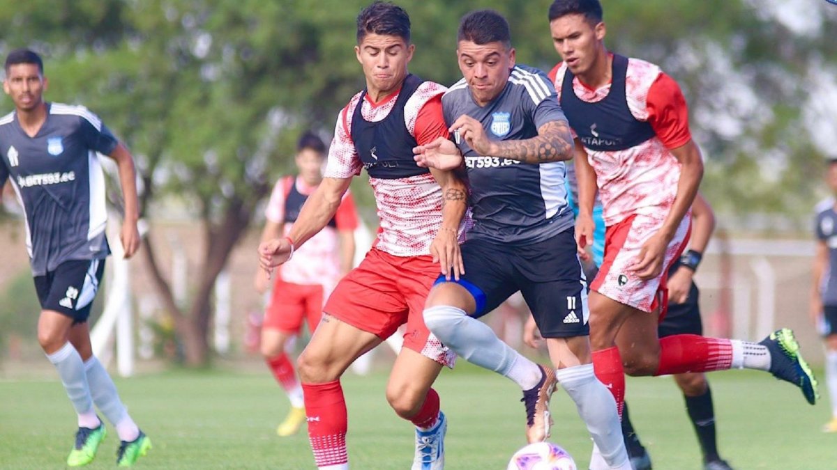 En un partido de 4 tiempos de 30 minutos, Emelec se quedó con el triunfo en su primer amistoso