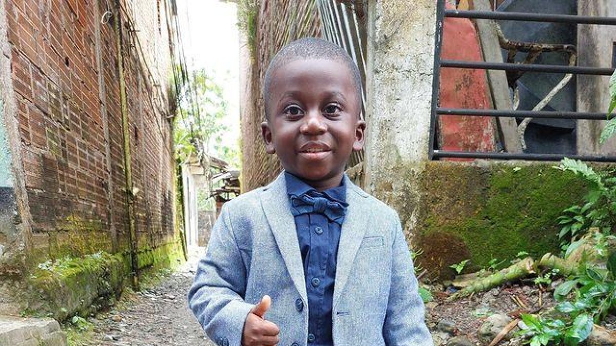 El niño tiene 5 años y se ha viralizado por su peculiar forma de hablar.