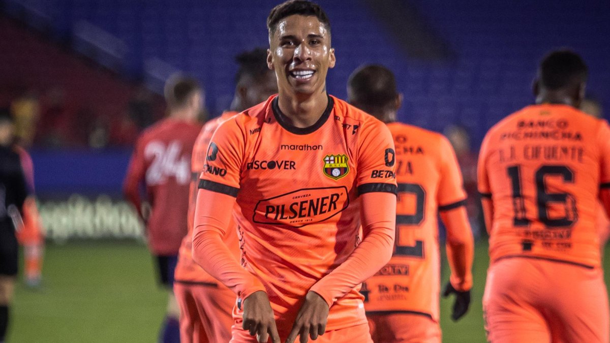 Agustín Rodríguez se estrenó con un gol en Barcelona ante F C Dallas.