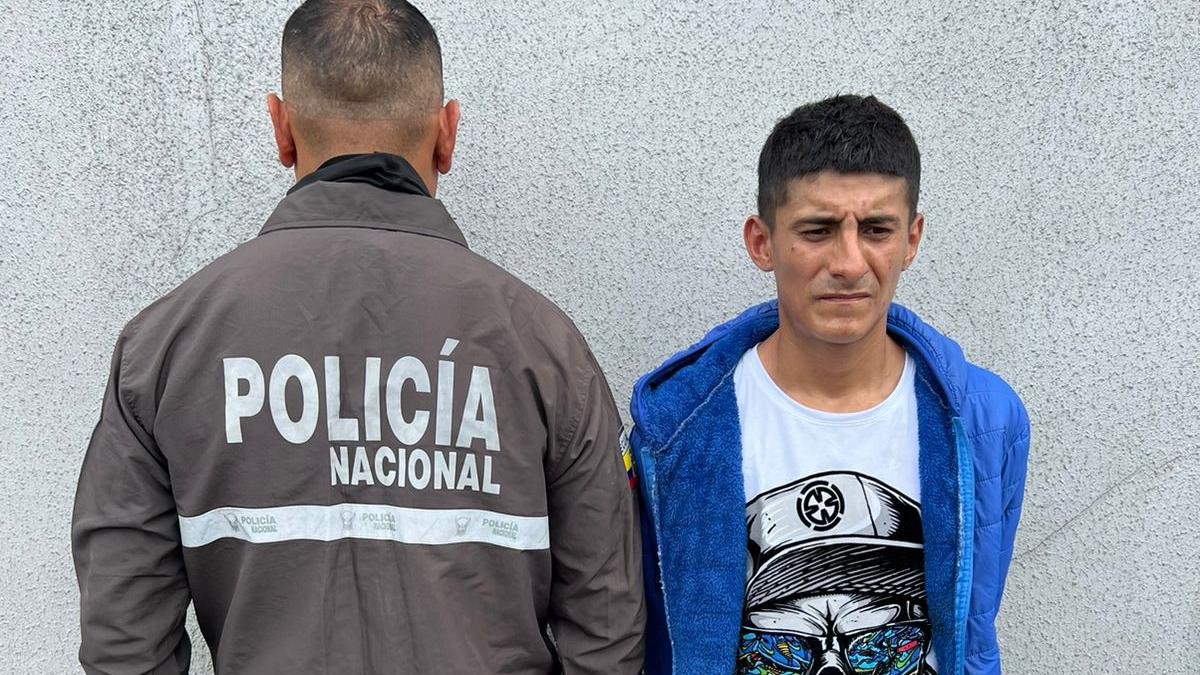 El detenido registra antecedentes penales por robo y receptación.